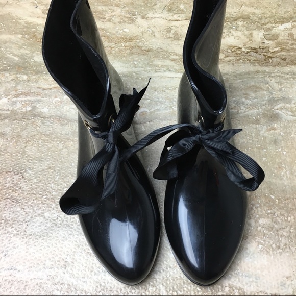 Shoes - SZ Large (9-10) Black Bow Tie Pull on Rainboots